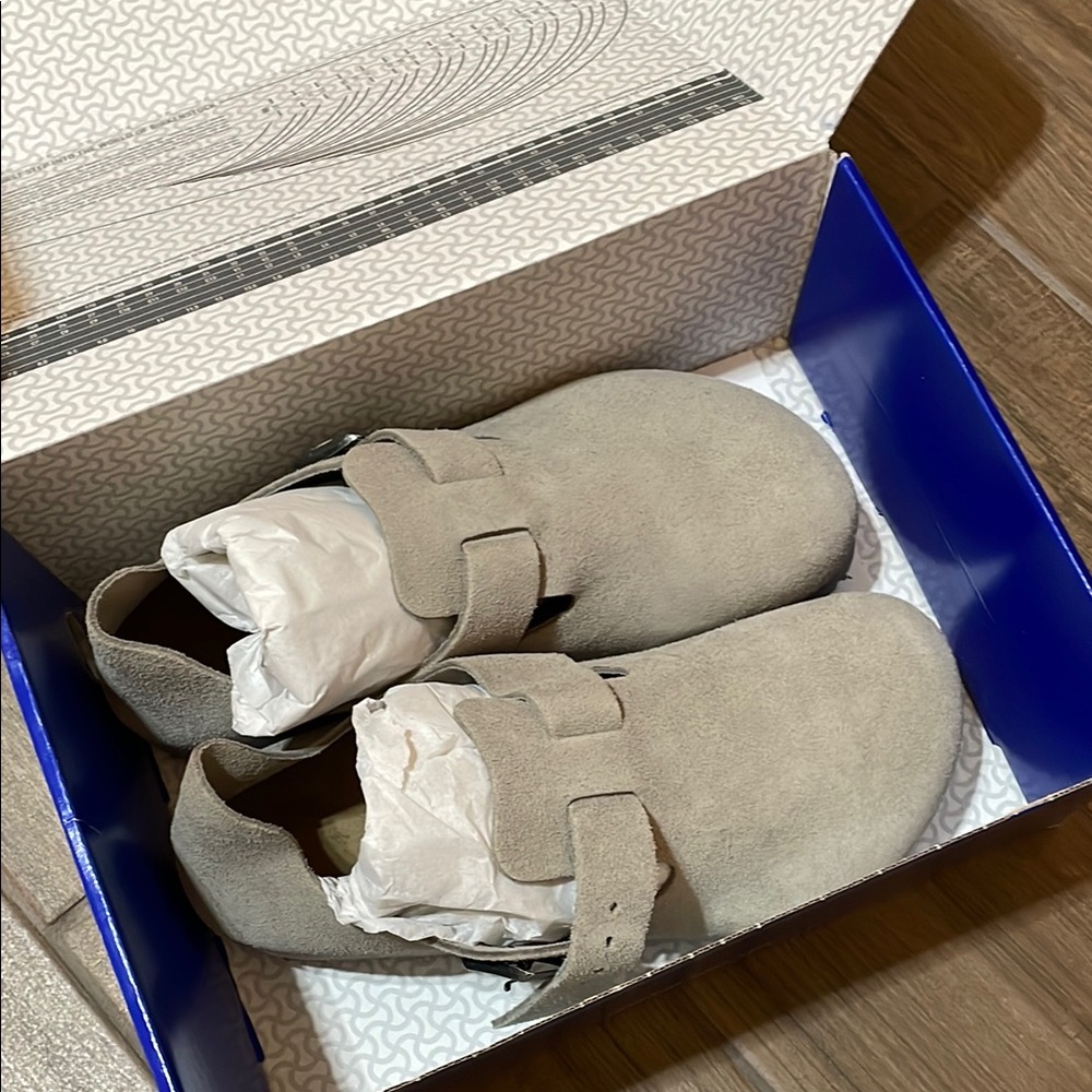 Birkenstock London BS Clogs in Stone